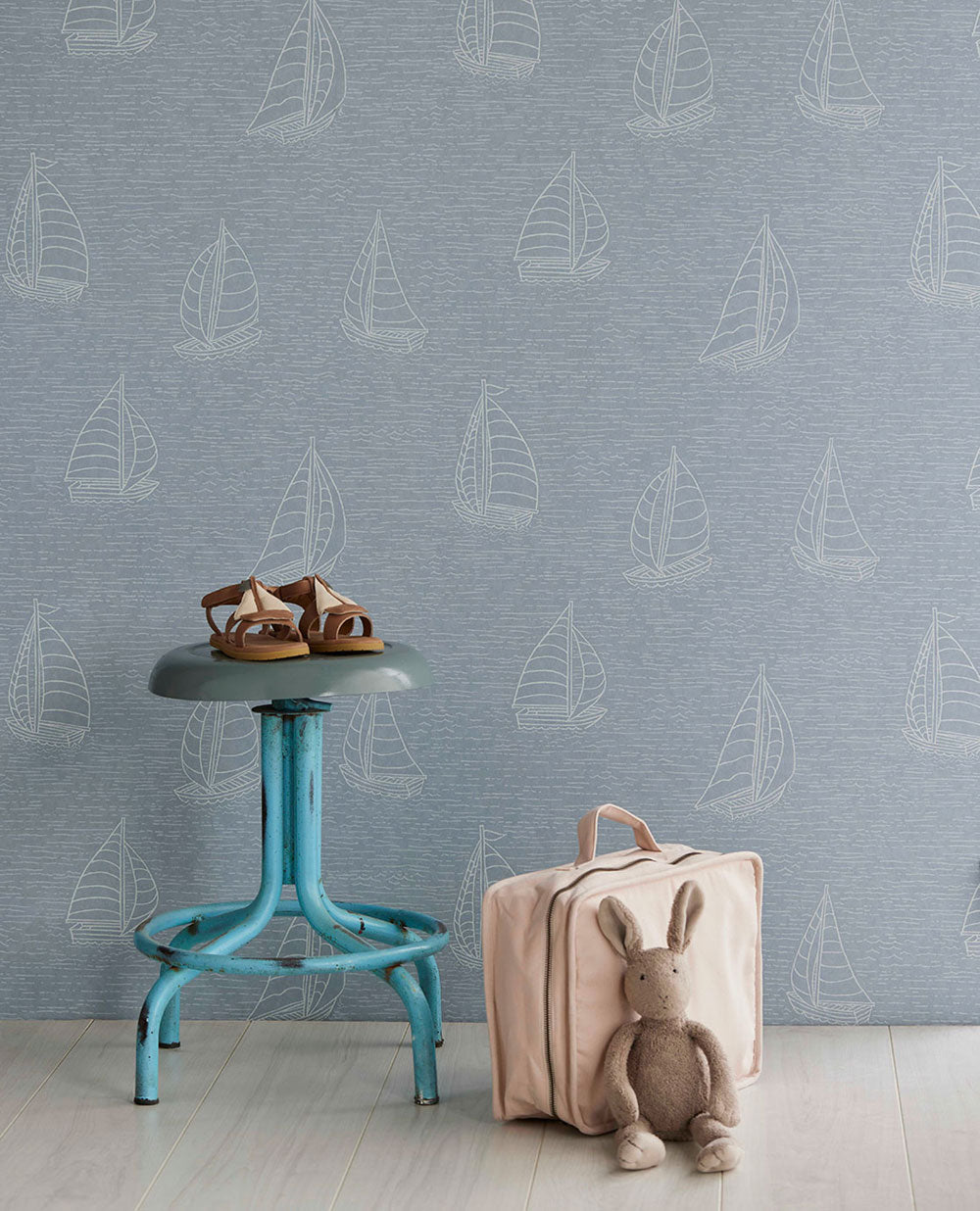 Light blue wallpaper with sailboats.