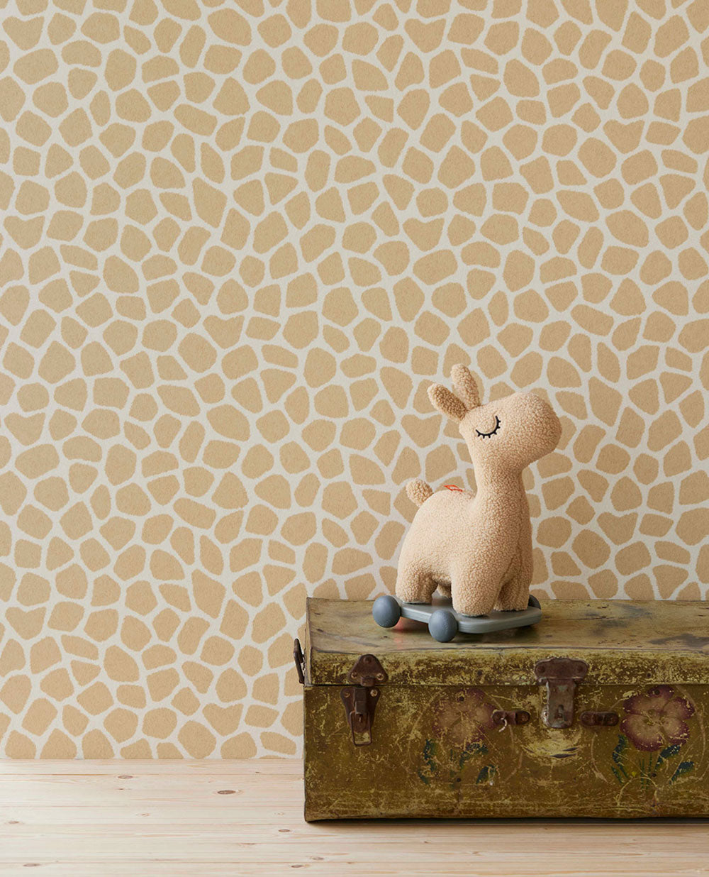 Brown wallpaper, imitation giraffe skin.